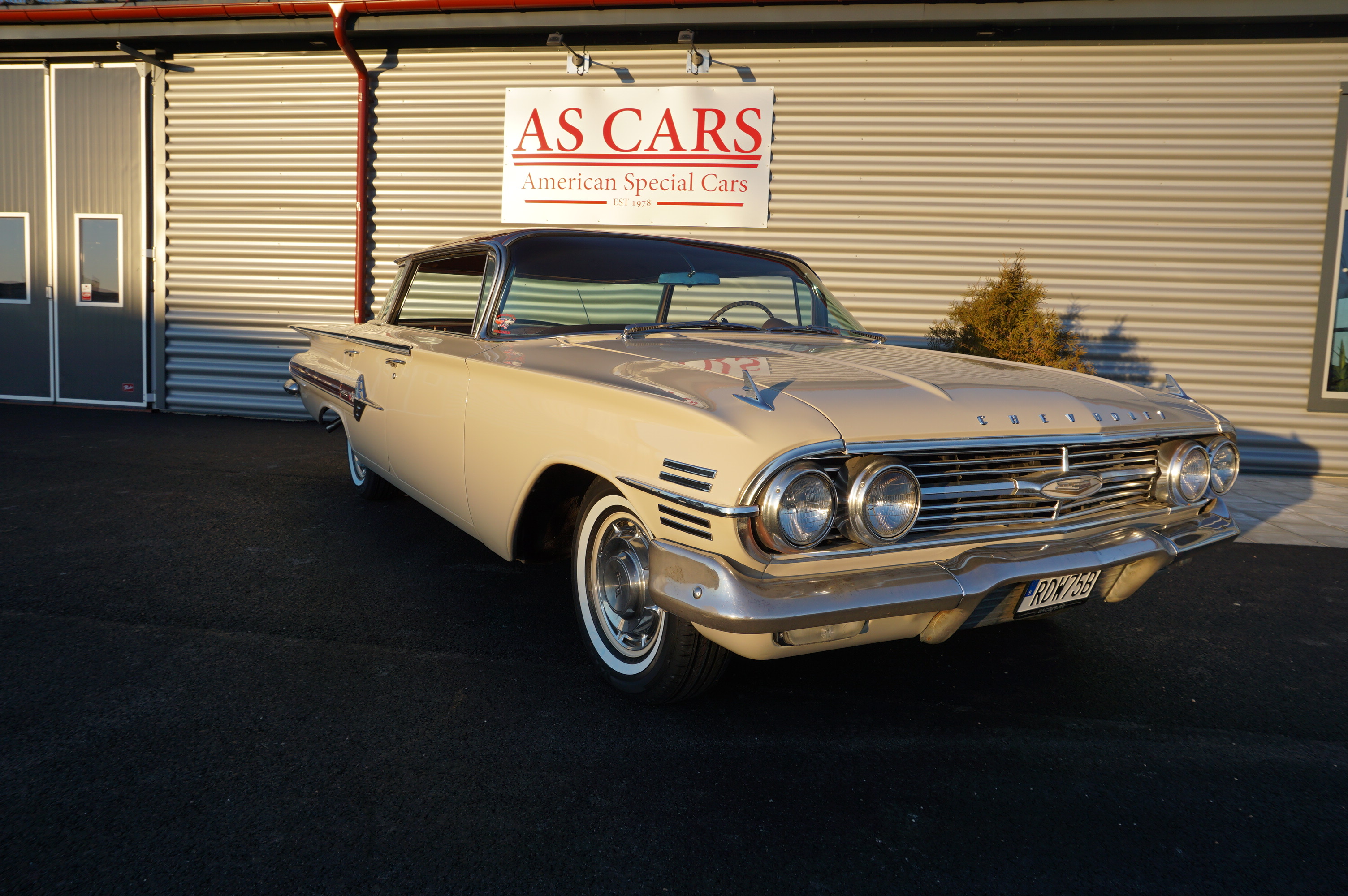 Såld

Chevrolet Impala 1960 flattop! En go originalare från norra California! Kommer till salu ring för mera info