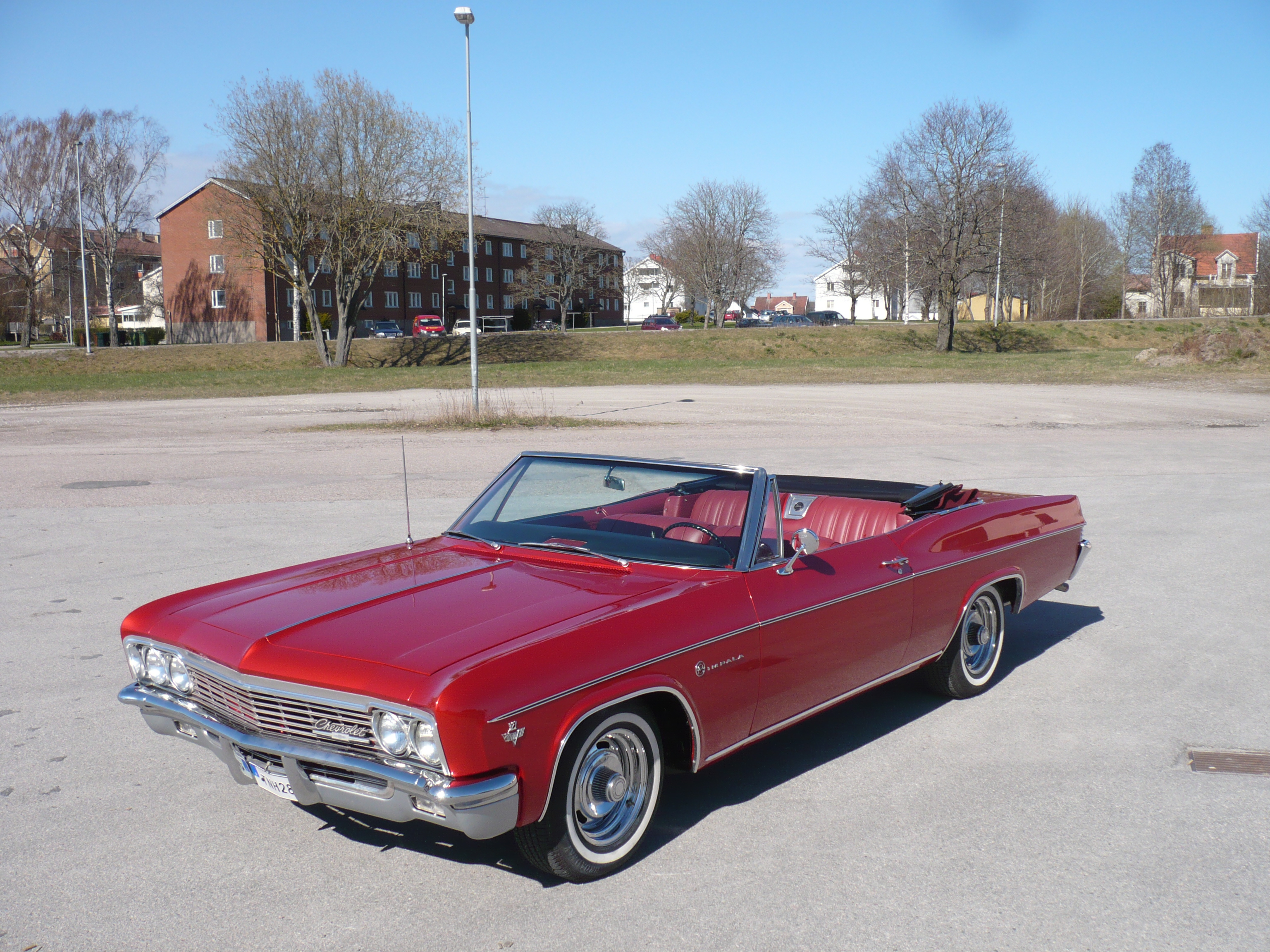 SÅLD!
Chevrolet Impala cab! Årsmodell 1966, Bilen är i super skick helrenoverad i Sverige! 327motor med PG låda.

Bilen är renoverad i Sverige under en längre tid, det mesta som går att köpa nytt är köpt nytt!